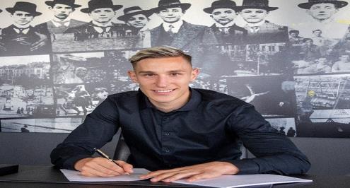 رسميًا.. بوروسيا دورتموند يتعاقد مع شولتربيك قادمًا من فرايبورج